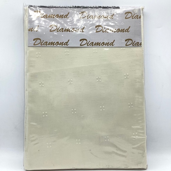 The Espana Collection Damask Tablecloth Oval 60"X84"  Spain - Picture 2 of 2